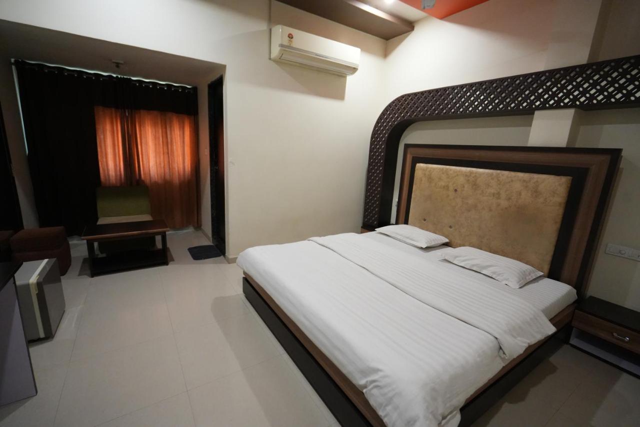 Hotel Ravi Residency Nadiād Exterior foto