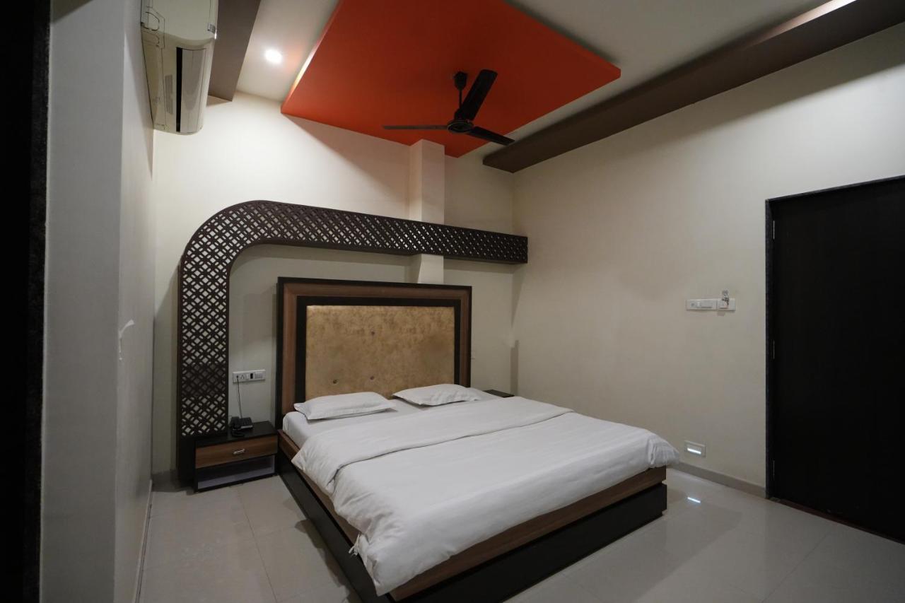 Hotel Ravi Residency Nadiād Exterior foto