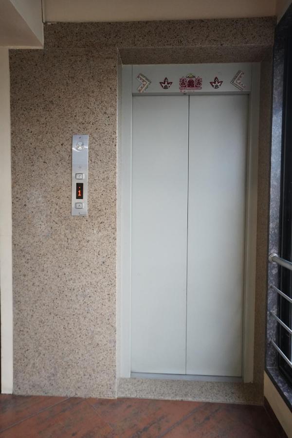 Hotel Ravi Residency Nadiād Exterior foto